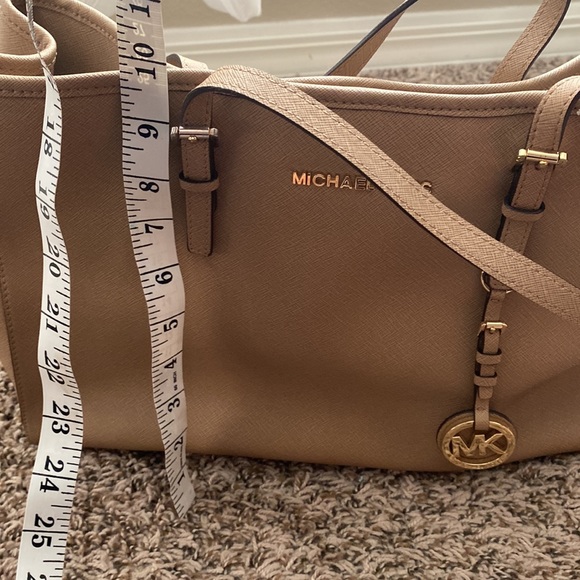 Michael Kors MK Solid Tan Saffiano Leather Purse - Picture 13 of 14